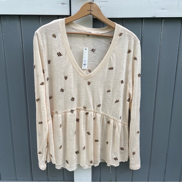 Francesca's Collections Tops - Francesca's Collections Beige Floral V-Neck Knit Top NWT